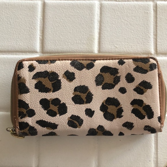Betsey Johnson Cheetah Print Zip Up Wallet - Picture 5 of 10
